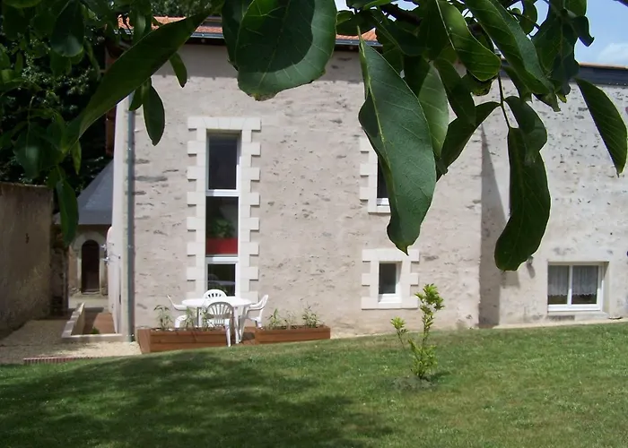 Au Detour Des Pas Enchantes